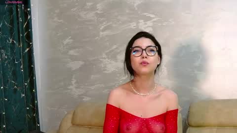 Kaila Lewis online show from 15, 4, 2026