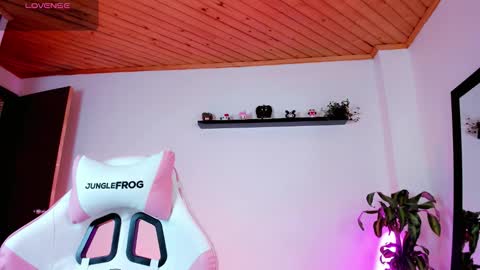 Snapshot of kali_ka chatting on 11, 9, 2025 Kali Ka Please help me with your thumbs up its important dont forget my birthday on October 26 online show from 11, 9, 2025