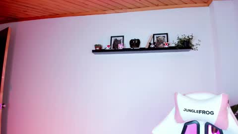 Snapshot of kali_ka chatting on 23, 9, 2025 Kali Ka Please help me with your thumbs up its important dont forget my birthday on October 26 online show from 23, 9, 2025