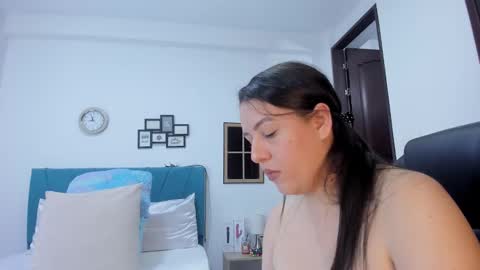 Kamilalopez online show from 24, 10, 2025