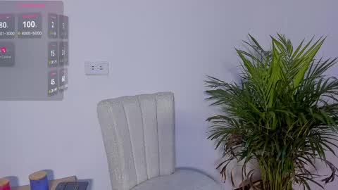 Snapshot of karen_roldan chatting on 7, 6, 2026 online show from 7, 6, 2026