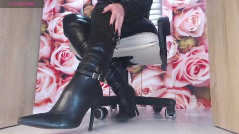 Karina Mistress online show from 3, 5, 2026