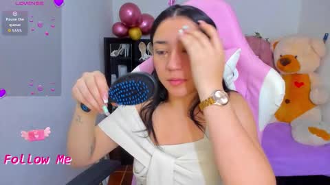 Snapshot of karla_cutee1 chatting on 13, 10, 2025 karla online show from 13, 10, 2025