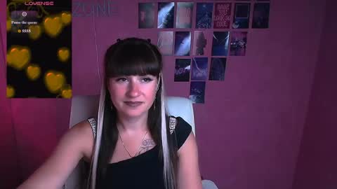 Snapshot of karolina_mia chatting on 28, 6, 2026 Caroline online show from 28, 6, 2026