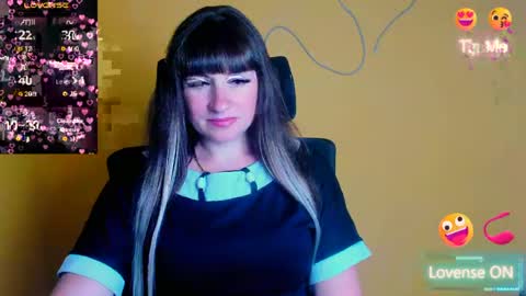 Snapshot of karolina_mia chatting on 4, 7, 2026 Caroline online show from 4, 7, 2026