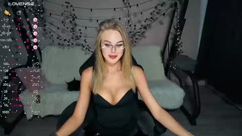 KarolinaHayes online show from 7, 7, 2026