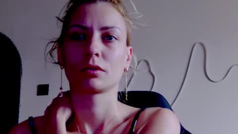 karoline121 online show from 15, 11, 2025