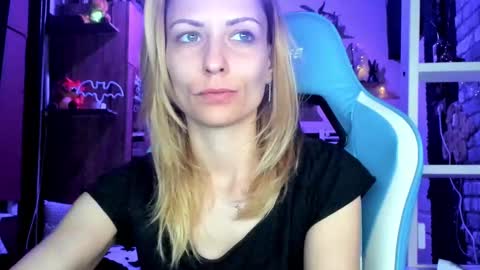 Snapshot of karoline121 chatting on 19, 3, 2026 karoline121 online show from 19, 3, 2026