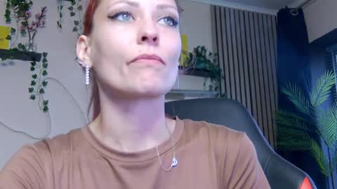 Snapshot of karoline121 chatting on 2, 4, 2026 karoline121 online show from 2, 4, 2026