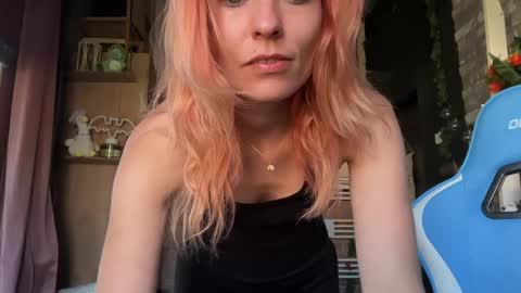 Snapshot of karoline121 chatting on 6, 5, 2026 karoline121 online show from 6, 5, 2026