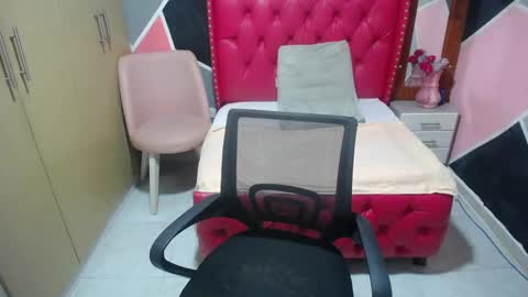 karoline_lov2 online show from 3, 2, 2025