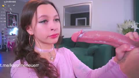 Snapshot of karolineneuer chatting on 29, 9, 2025 karolineneuer online show from 29, 9, 2025