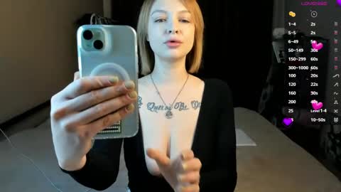 karolineneuer online show from 7, 4, 2026