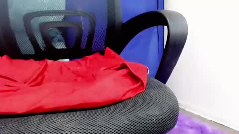 Snapshot of karoll_scoott chatting on 4, 2, 2025 karol online show from 4, 2, 2025