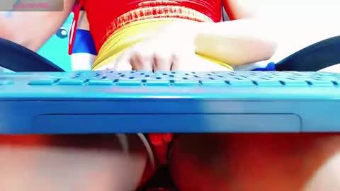 Snapshot of karoll_scoott chatting on 5, 2, 2025 karol online show from 5, 2, 2025