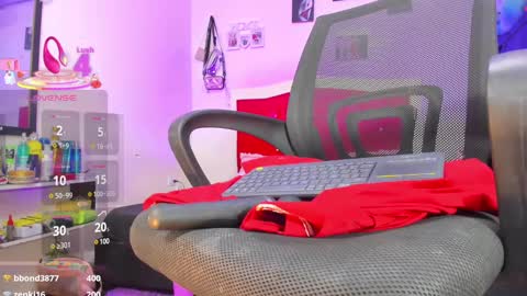 Snapshot of karoll_scoott chatting on 8, 3, 2025 karol online show from 8, 3, 2025