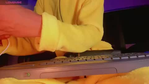 Snapshot of karoll_scoott chatting on 22, 9, 2025 karol online show from 22, 9, 2025