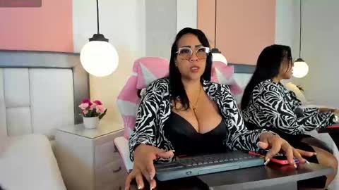 karolwest_ online show from 1, 11, 2025