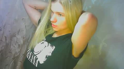 Caroline Fox online show from 14, 9, 2025