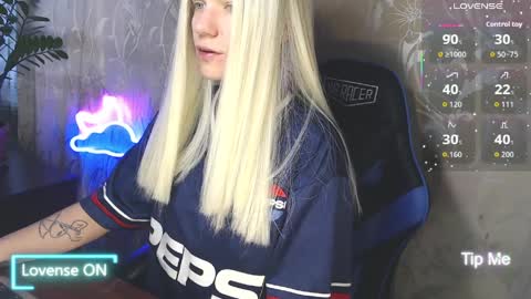 Caroline Fox online show from 9, 4, 2026