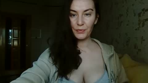 Snapshot of katalinaqe chatting on 7, 10, 2025 KatalinaQE online show from 7, 10, 2025