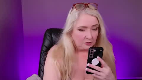 Kat D Sinclair online show from 21, 12, 2025