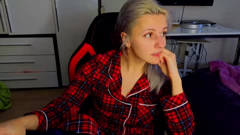 Snapshot of kate_sexhouse chatting on 3, 12, 2024 Kate Sex-House MILA WAYGMT2 MonTue 0300am-1500am online show from 3, 12, 2024