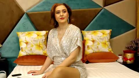 KateQueenston --  online show from 9, 2, 2025