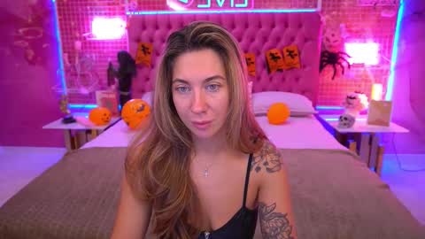 Snapshot of kateshanny chatting on 1, 11, 2025 Kate online show from 1, 11, 2025