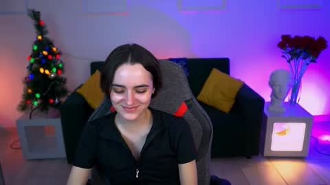 katewillows online show from 14, 12, 2025