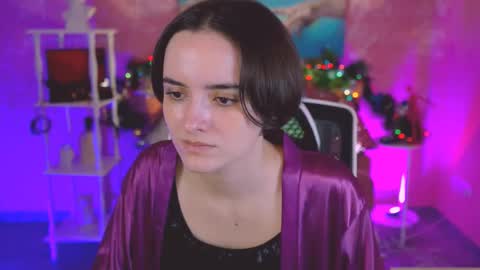 katewillows online show from 17, 12, 2025