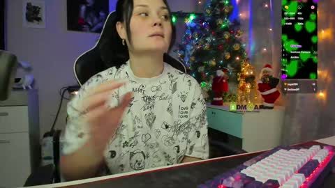 Snapshot of kathiekat chatting on 4, 1, 2025 Kathie online show from 4, 1, 2025