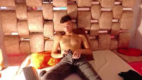 Kaht y Aiden online show from 25, 3, 2026