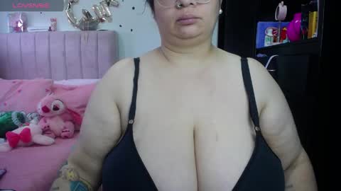 Snapshot of kathybigboobsbbw_ chatting on 16, 4, 2026 kathybigboobsbbw_ online show from 16, 4, 2026