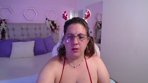 Snapshot of katiee_jones_ chatting on 19, 12, 2024 Katherine online show from 19, 12, 2024