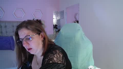 Snapshot of katiee_jones_ chatting on 31, 12, 2024 Katherine online show from 31, 12, 2024
