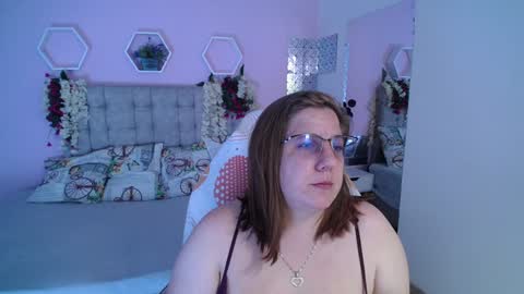 Snapshot of katiee_jones_ chatting on 12, 1, 2025 Katherine online show from 12, 1, 2025