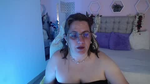 Snapshot of katiee_jones_ chatting on 1, 2, 2025 Katherine online show from 1, 2, 2025