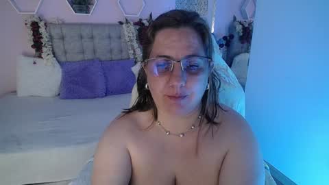 Snapshot of katiee_jones_ chatting on 1, 2, 2025 Katherine online show from 1, 2, 2025