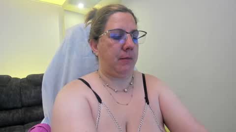 Snapshot of katiee_jones_ chatting on 10, 9, 2025 Katherine online show from 10, 9, 2025