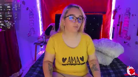 Snapshot of katieeandsharon chatting on 22, 2, 2025 SHARON KATIEE online show from 22, 2, 2025