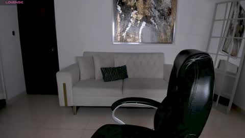 Kate Stonne online show from 12, 9, 2025