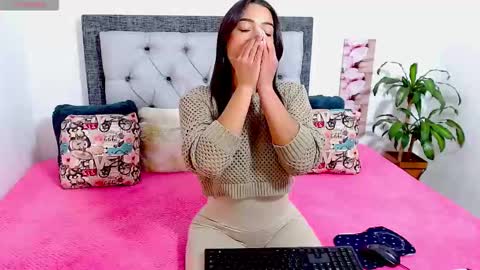 Snapshot of katikloving chatting on 14, 2, 2026 Follow Instagram katikloving online show from 14, 2, 2026