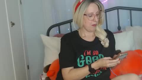 Katine LoveJoy online show from 21, 12, 2025