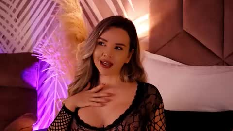 KatJolie online show from 10, 10, 2025