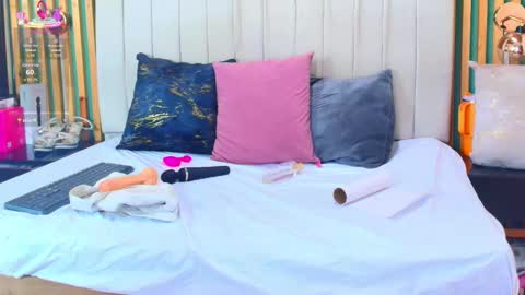 K A T L Y N  online show from 25, 2, 2025