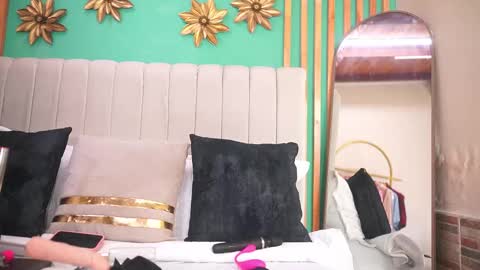 K A T L Y N  online show from 14, 9, 2025