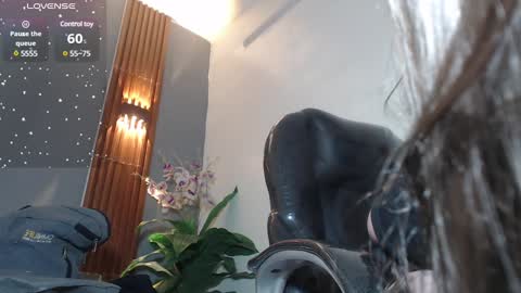 Snapshot of katty_findom_ chatting on 17, 1, 2025 katty online show from 17, 1, 2025