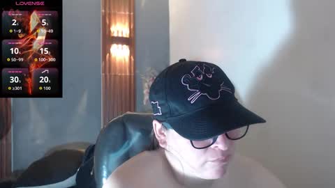 Snapshot of katty_findom_ chatting on 17, 10, 2025 katty online show from 17, 10, 2025