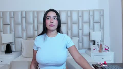 katy blonde girl and paola big boobs online show from 10, 1, 2025